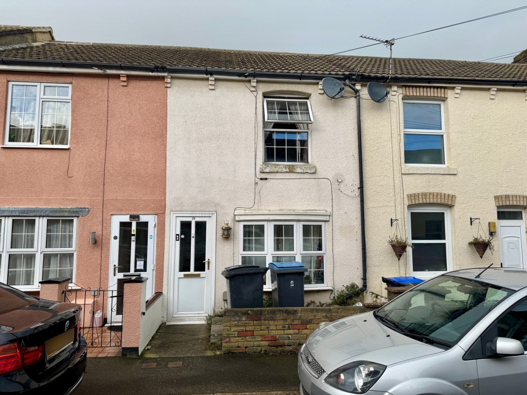 Lot: 28 - FREEHOLD TERRACE HOUSE INVESTMENT - Front of property